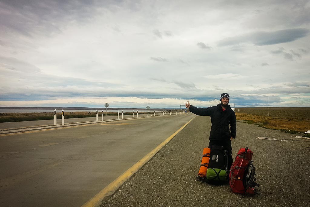 Caminho Puerto Natales para El Calafate - Diego pedindo carona