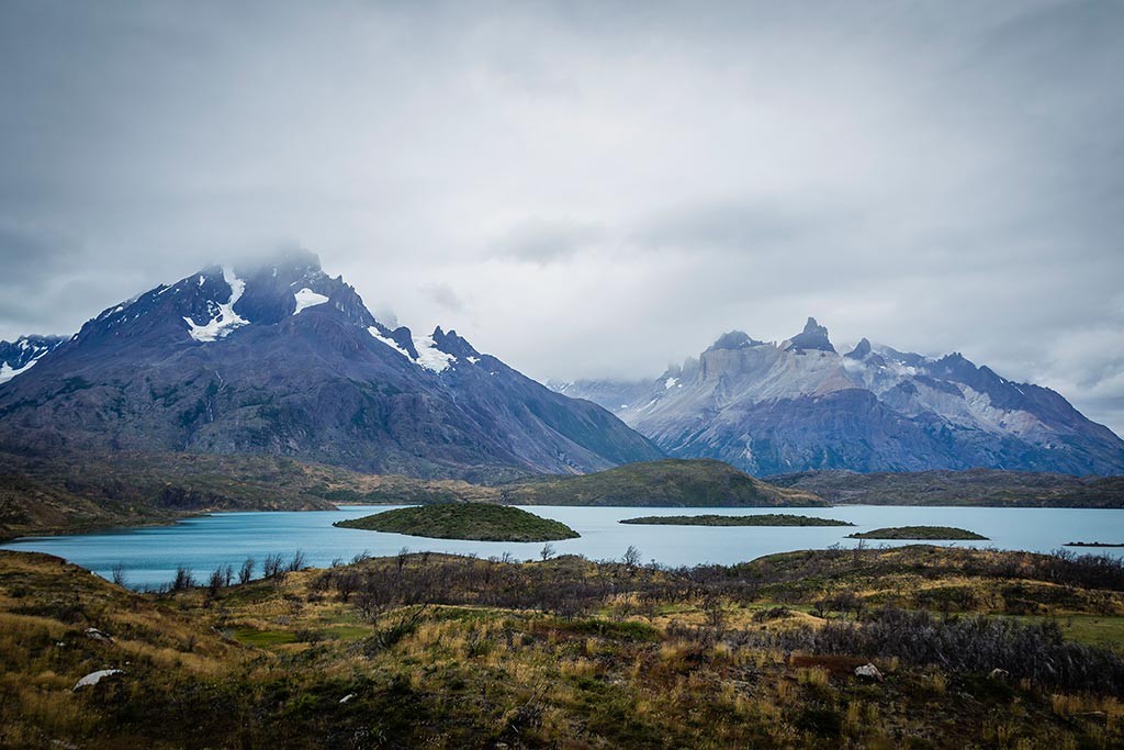 Torres del Paine - Trilha Carretas para Paine Grande - Lago Pehoé com Paine Grande e Cuernos ao fundo