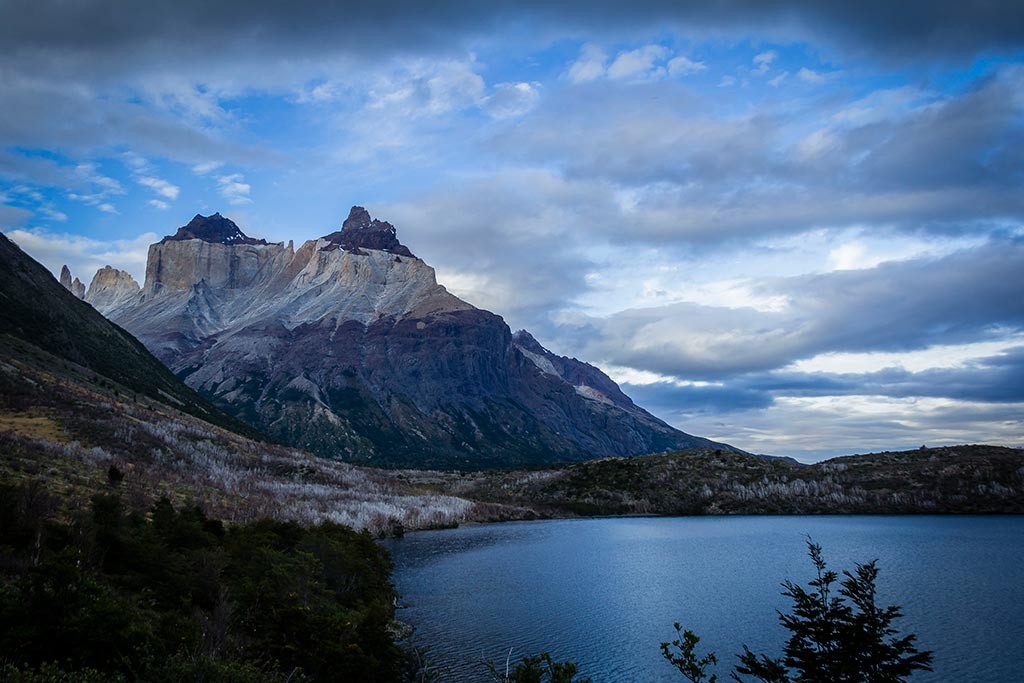 Torres del Paine - Trilha Paine Grande para Italiano - Lago Skottsberg com Cuernos ao fundo