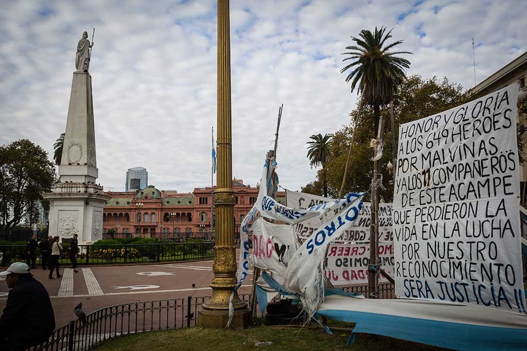Buenos Aires - Praça 25 de maio - Casa rosada e os protestos