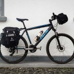 Cicloturismo Vale Europeu - Bike pronta com os alforjes Alto Estilo 60l e a bolsa de guidão Ararauna 11l