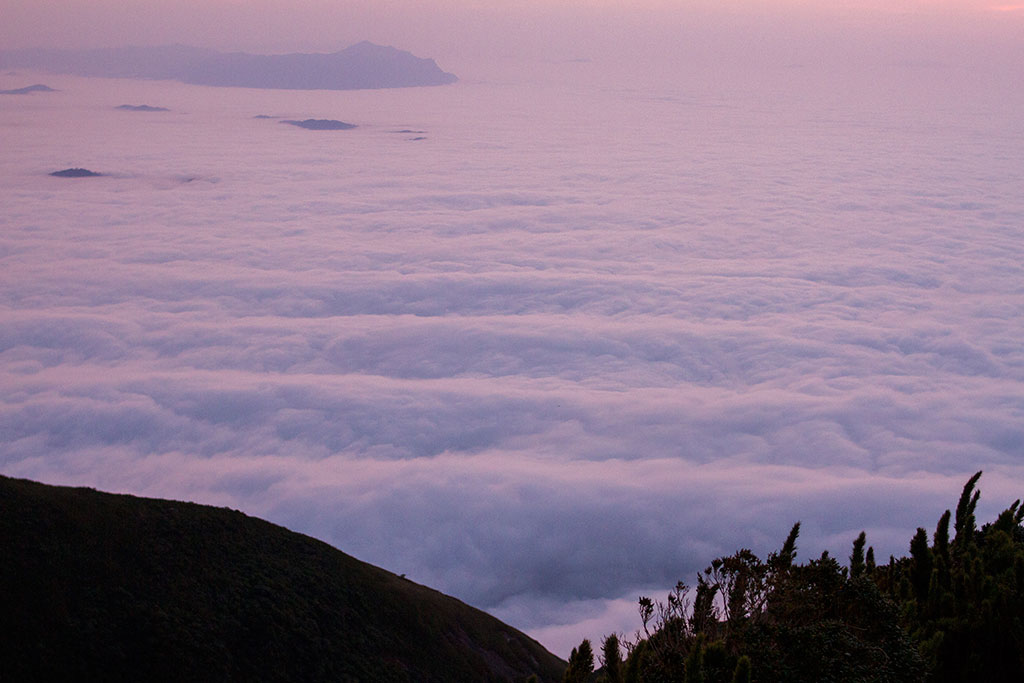 Mar de nuvens - Sol nascendo - Cume Pico Paraná